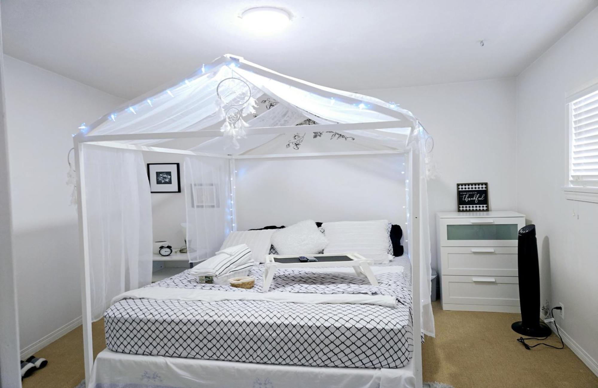 Charming Room With Attached Private Bath In The Heart Of Vancouver! Private Parking, Self Check-In & Just 4 Mins To Metrotown! Exteriör bild